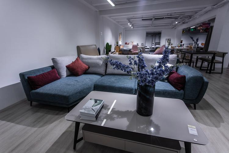 任娇丹,公司经营范围包括:销售:家具,针纺织品,服装鞋帽
